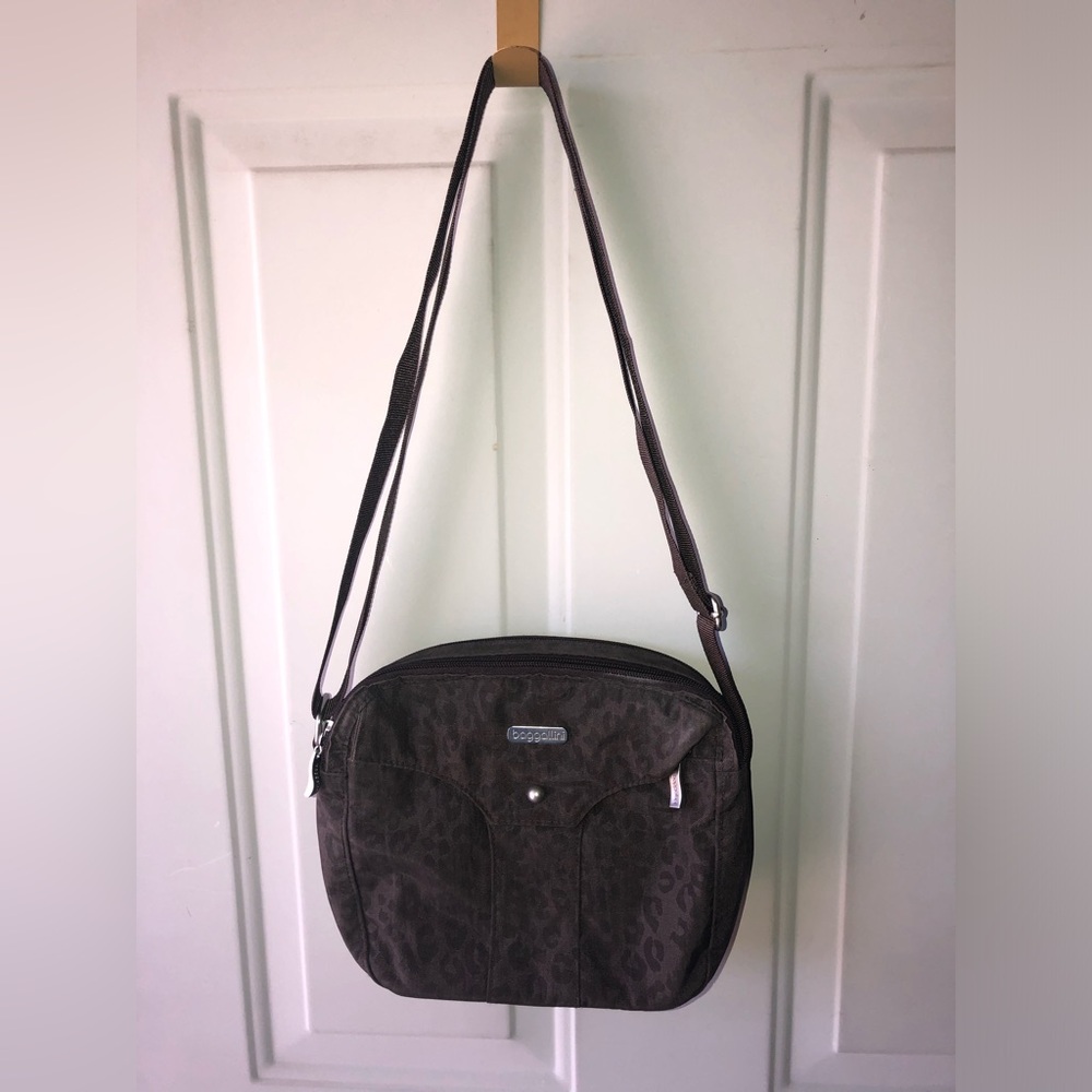 Baggallini brown leopard print nylon handbag - Picture 2 of 4